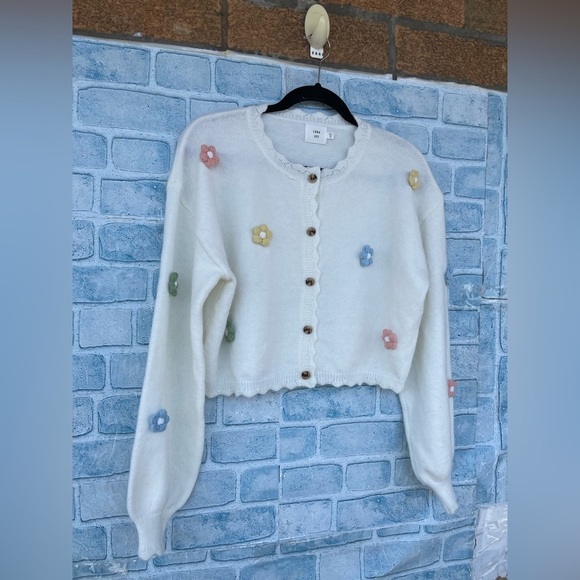 Luna ivy 3 D flowers details cardigan size medium - Picture 2 of 9
